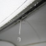 Regenstreifen am Wohnmobil entfernen: Reiniger